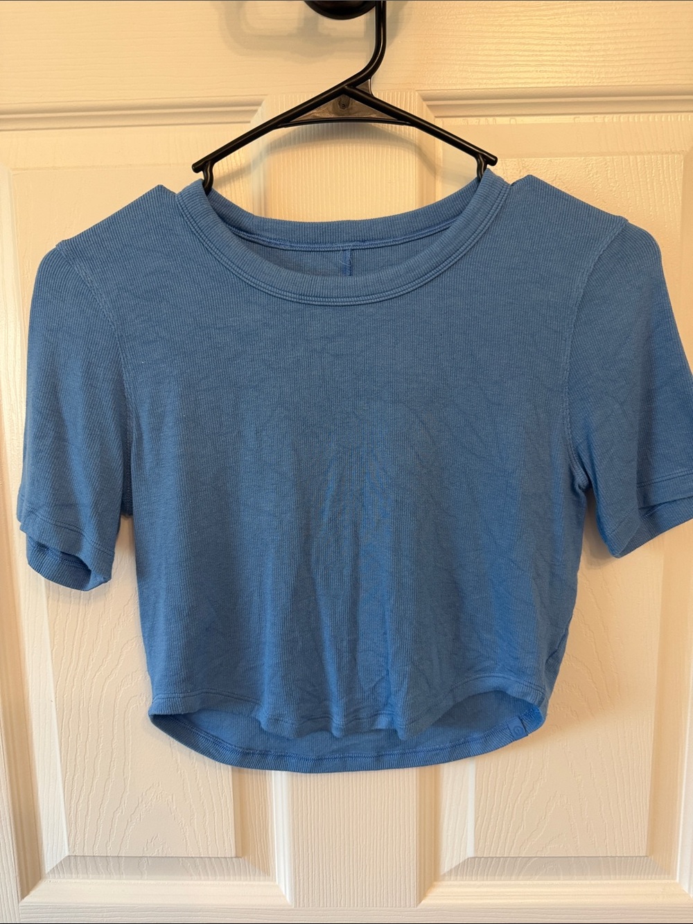 Lululemon cropped shirt. Super soft. Appx size 6. Design of lines is how it came